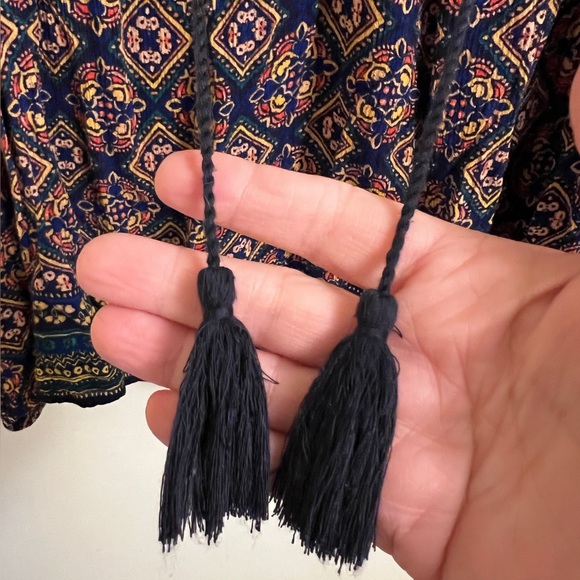 Old Navy Boho Artsy Long Sleeve Scoop Neck Top Tassels Relaxed Blouse Medium - Picture 3 of 9